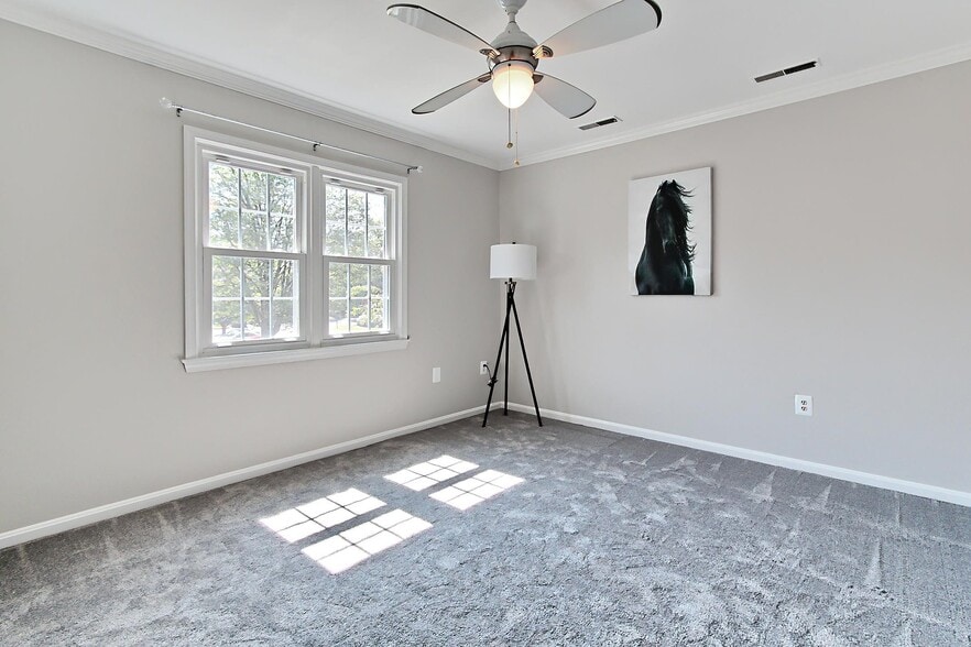 Building Photo - 6572 Flagmaker Ct