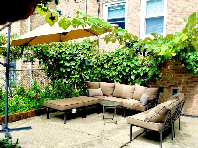 Building Photo - 6231 W Montrose Ave