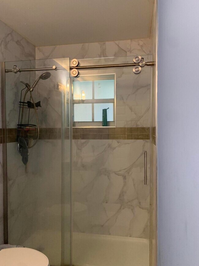 Building Photo - 1345 W 34th St