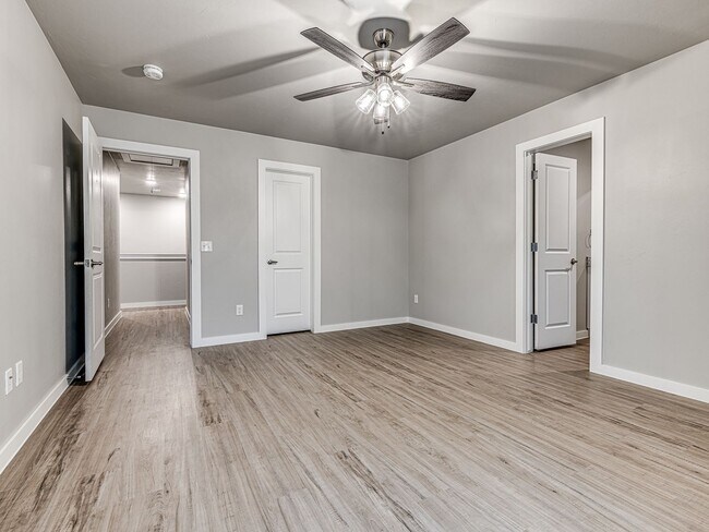 Building Photo - Newer home in the heart of OKC + 5 bedrooms + 5 bathrooms + 2 car garage