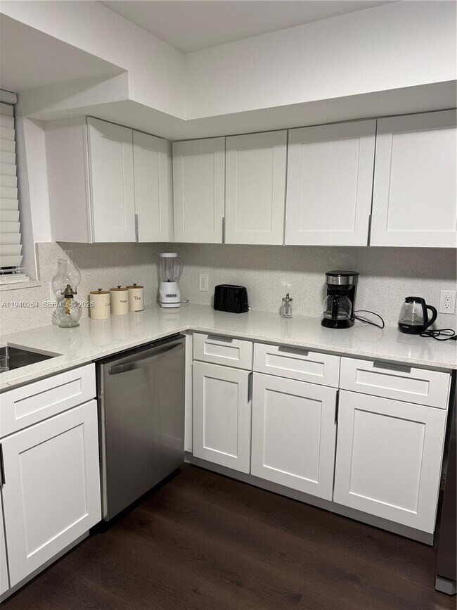 Building Photo - 2036 NE 21st Ave