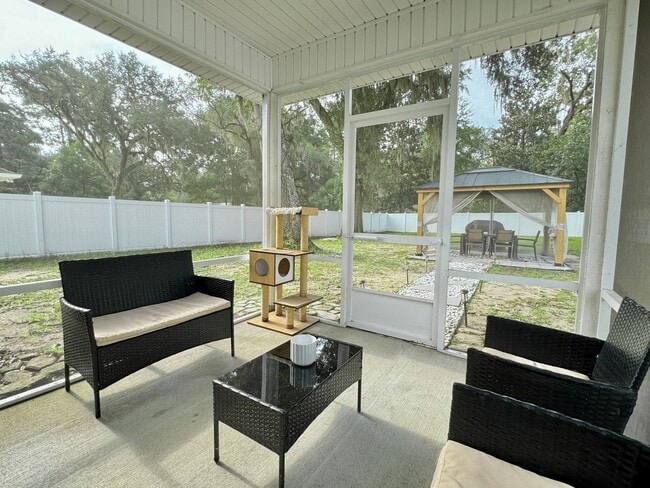 Building Photo - AVAILABLE OCTOBER 2025  [PET FRIENDLY]