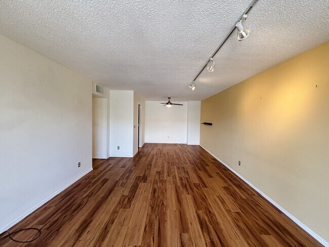 Building Photo - 710 E 200 S