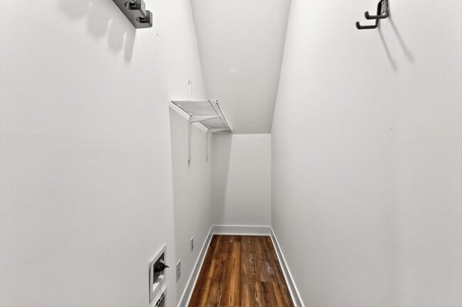 Building Photo - Modern 3BR Townhome in Millbank Village!
