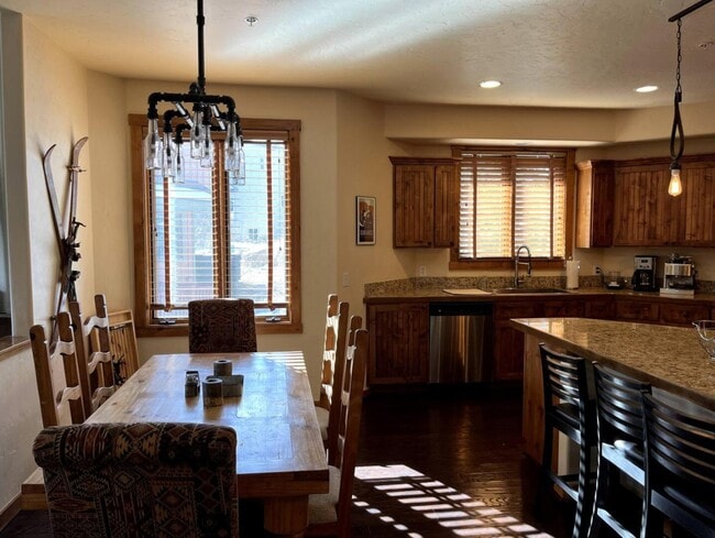Building Photo - 970 Bear Trail