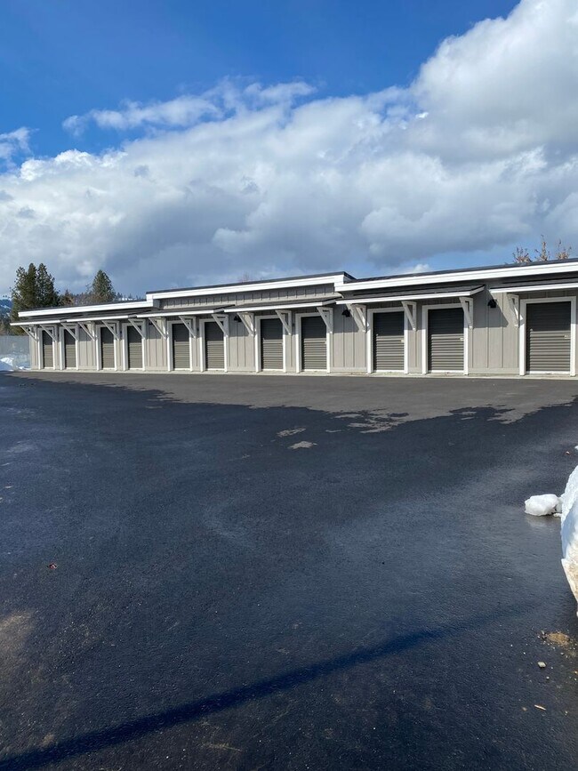 Building Photo - New Townhome in Priest River