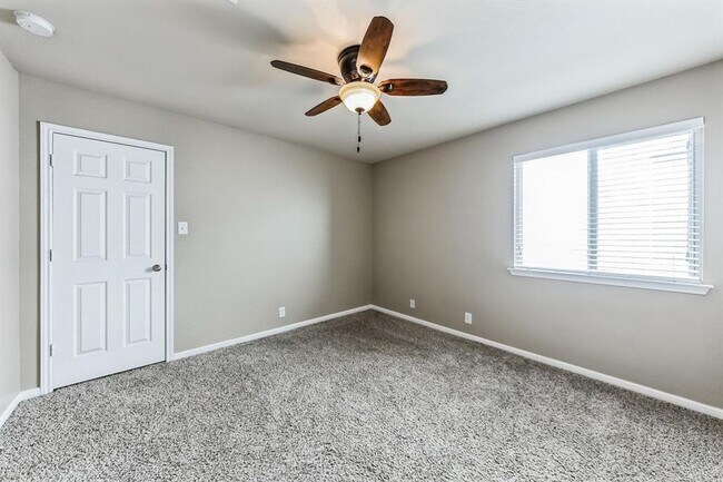Building Photo - Great 4 bedroom in Cedar Park