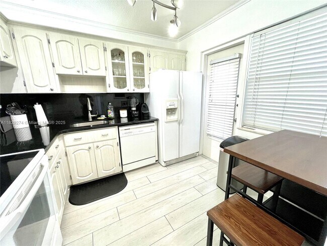Building Photo - 3181 S Ocean Dr