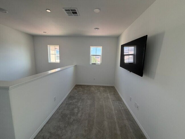 Building Photo - 36921 Basalt Ln
