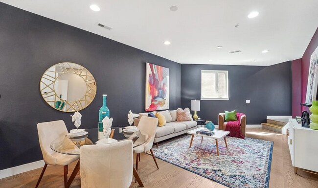 Building Photo - 2870 Tremont Pl