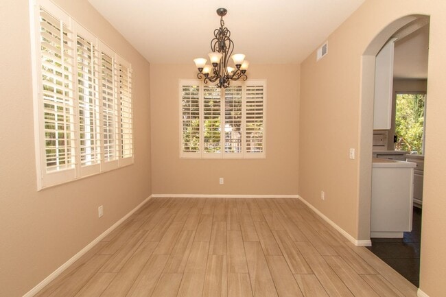 Building Photo - Spacious 3 Bed/2.5 Bath in Desirable UTC La Jolla Community of Toscana