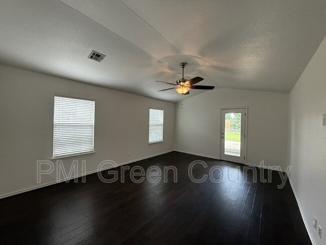 Building Photo - 4040 W 105th St S