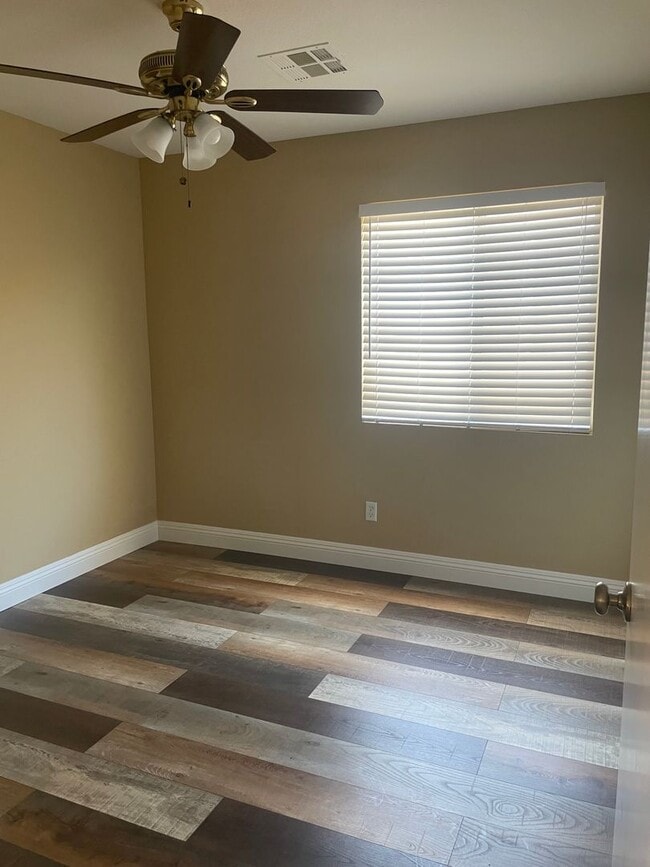 Building Photo - Great 1 story home, 3brs, 2bth, 2cg