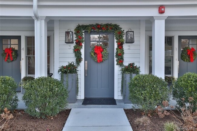 Building Photo - 470 Main St