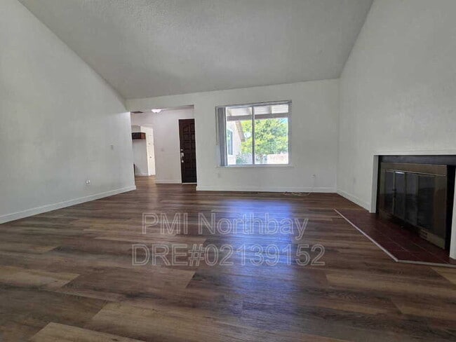 Building Photo - 1152 Hartford Pl