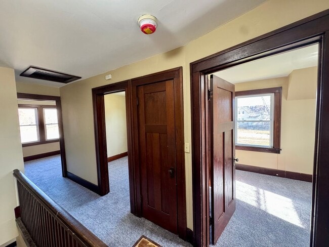 Building Photo - Updated 3BR Townhome Across from Stephens Park