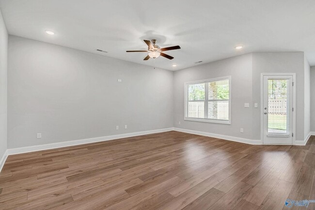 Building Photo - 147 Ivy Vine Dr