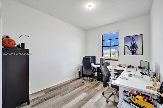 Building Photo - 650 NE 191st Terrace