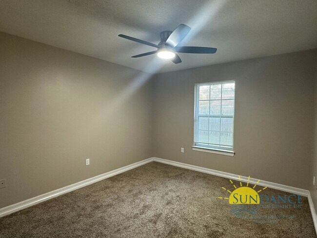 Building Photo - Charming 3-Bedroom Home in Prime Navarre L...
