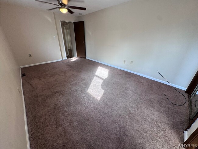 Building Photo - 10761 Main St