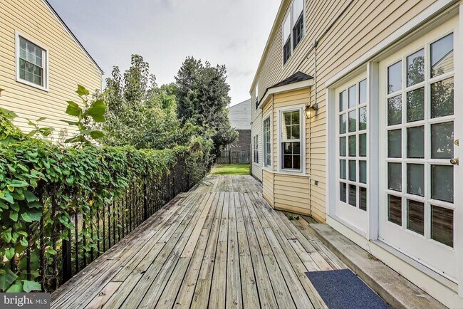 Building Photo - 10323 Snowpine Way