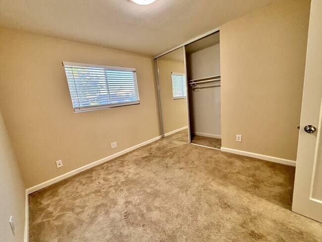 Building Photo - 2742 Broadmoor Ave