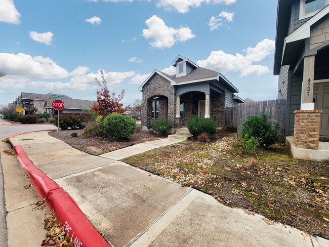 Building Photo - Nice 3/BR 2/BA – Cozy & Comfortable Living