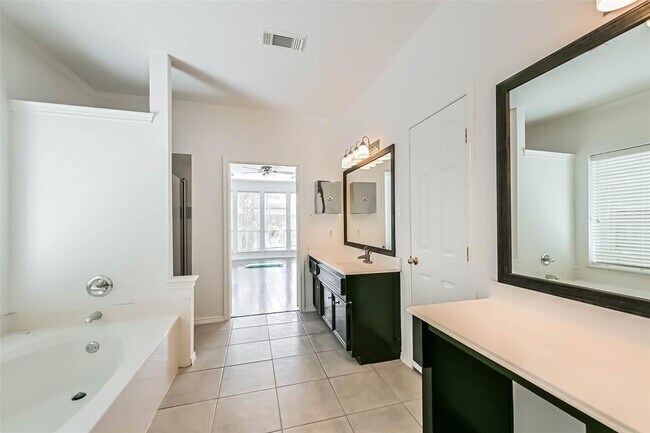 Building Photo - 9910 Brook Meadow Ln