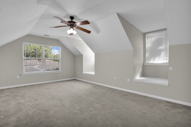 Building Photo - 136 Meadowside Ln