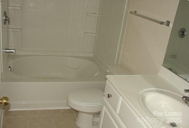 Building Photo - 6431 Park Pond Dr