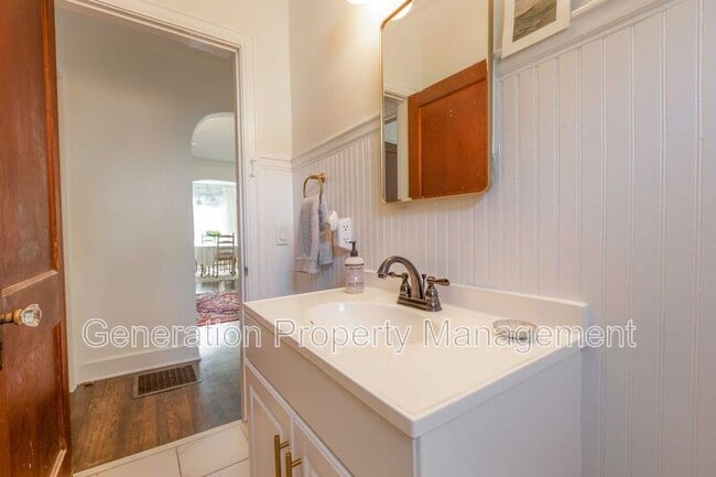 Building Photo - 303 Shawnee Trail