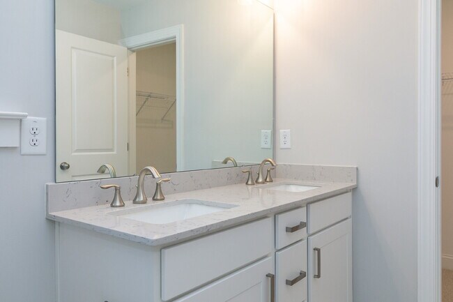 Building Photo - 341 Old Grove Ln