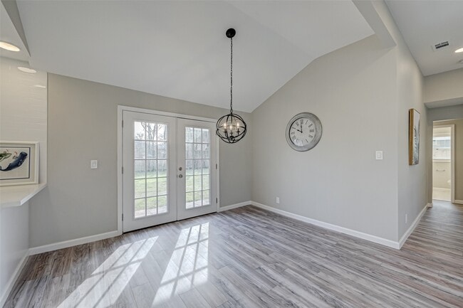 Building Photo - 1914 Lynnview Dr