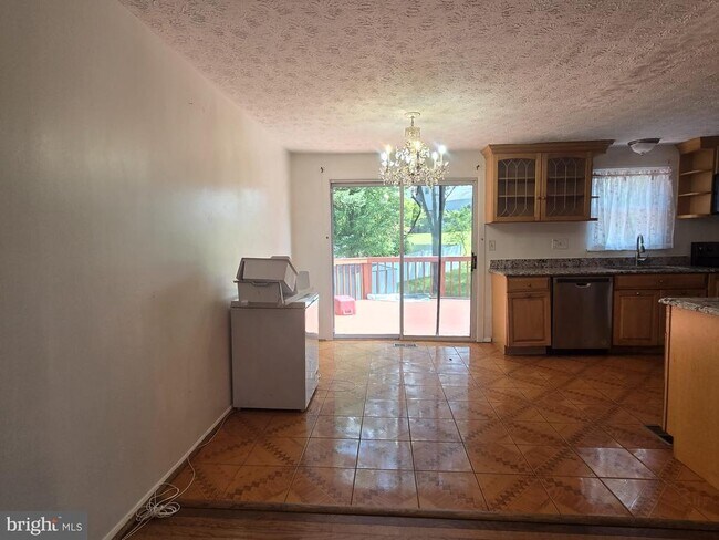 Building Photo - 1409 Rossiter Ct