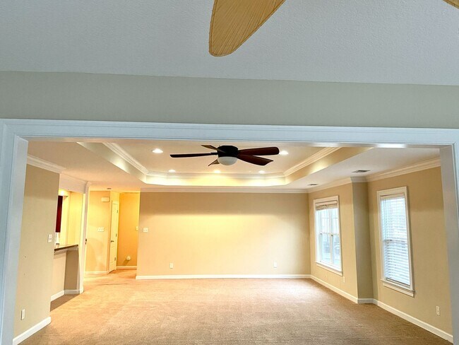 Building Photo - Beautifully Maintained Home in the Heart o...