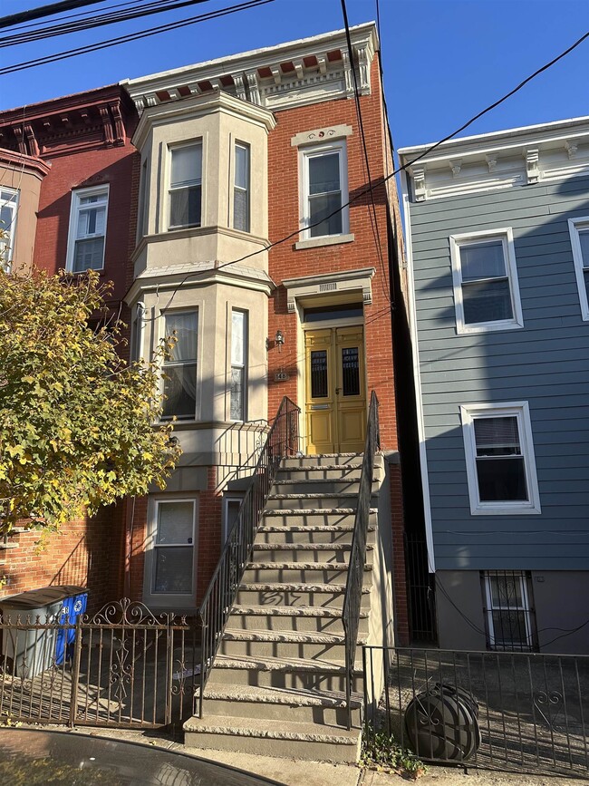 Building Photo - 148A Webster Ave