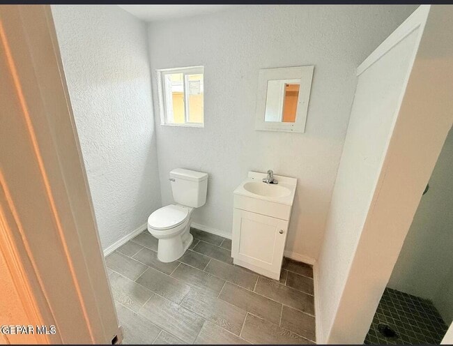 Building Photo - 5658 Dailey Ave