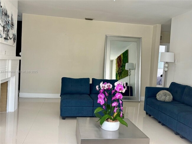 Building Photo - 1435 SW 16th St