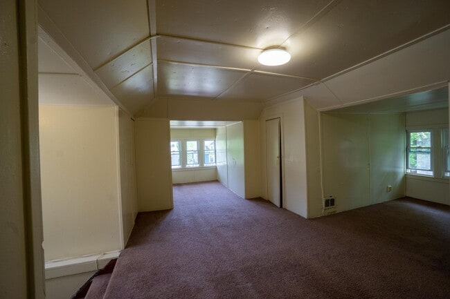 Building Photo - Single Family Home Available 6/1/26