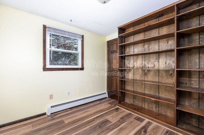 Building Photo - 42 Valley View Ln