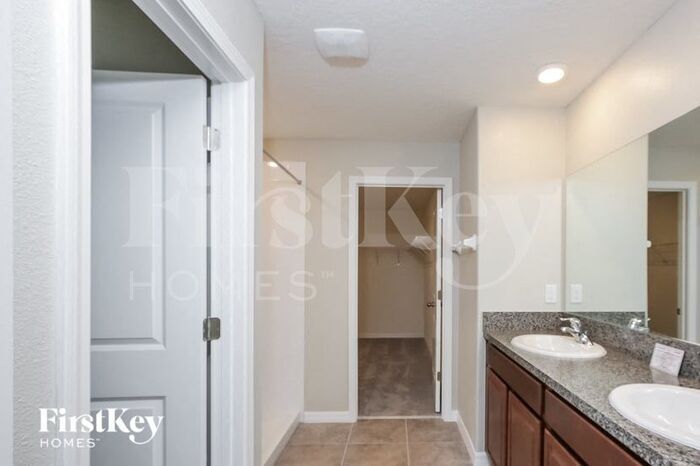 Building Photo - 6128 Tremeza Pl