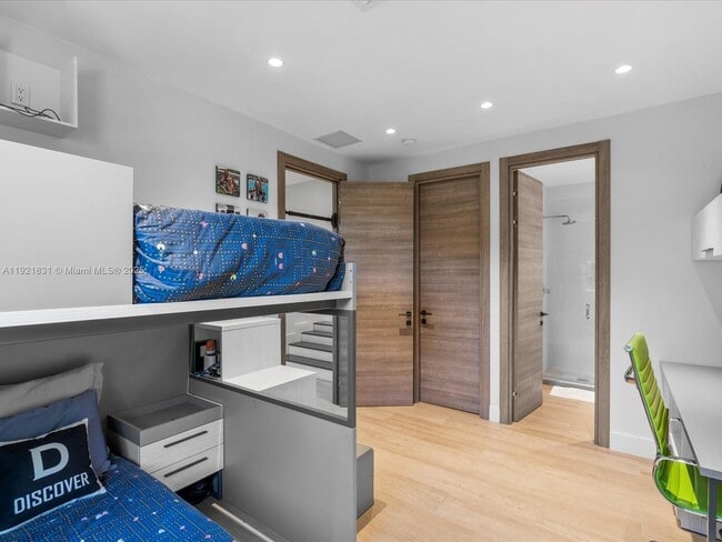 Building Photo - 3753 NE 214th St