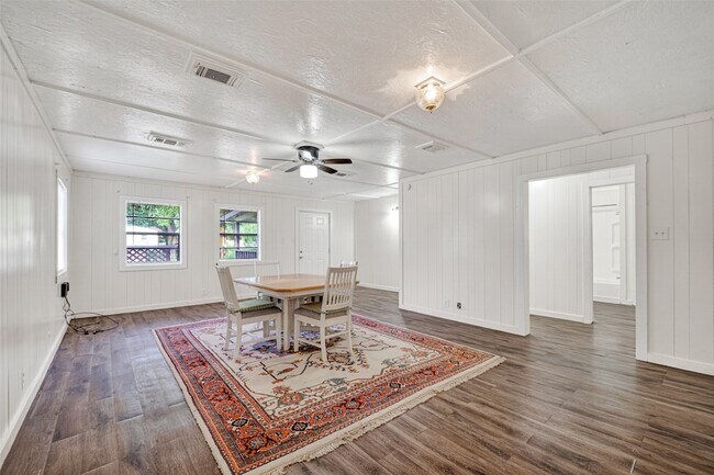 Building Photo - 12731 Wanda Way