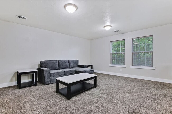 Primary Photo - 3462 N Lancer Ave