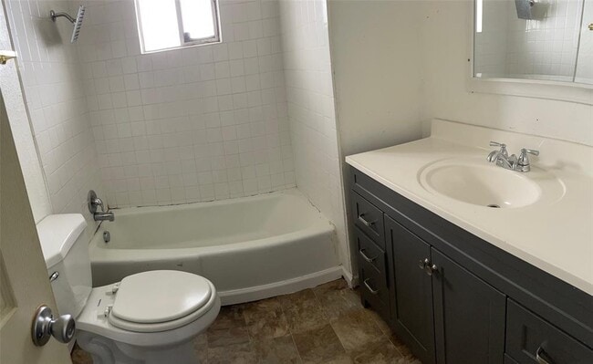 Building Photo - 2304 Mission Hill Dr