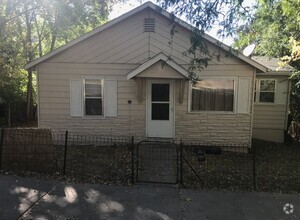 Building Photo - Two Bedroom plus office One Bath Home Down...