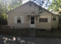 Building Photo - Two Bedroom plus office One Bath Home Down...