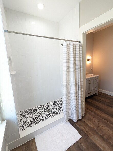 Building Photo - 301 Coral Gables St