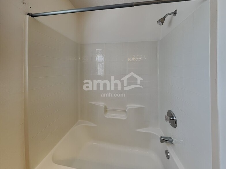 Building Photo - 508 Azalea Bloom Dr