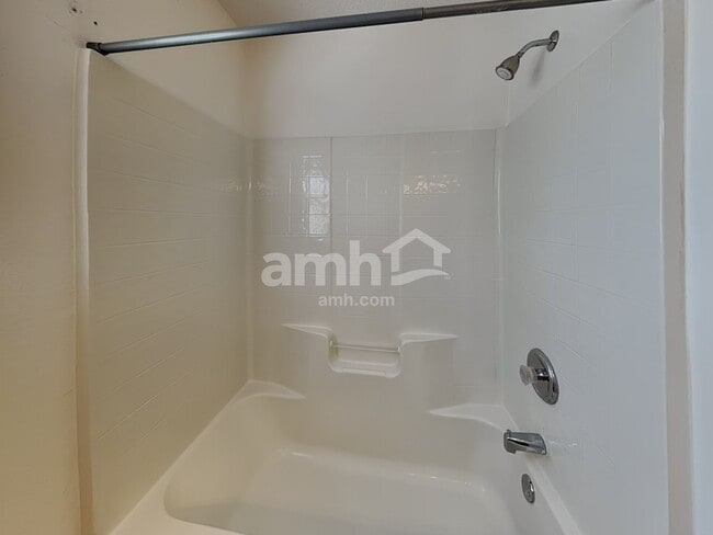 Building Photo - 508 Azalea Bloom Dr